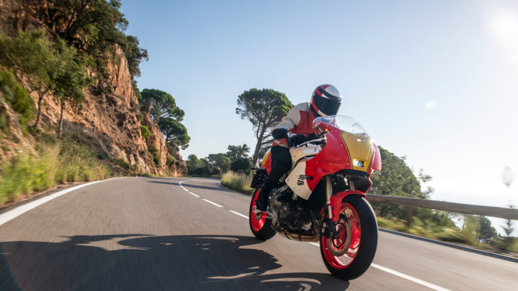 Eléctricas sí o no y otros peligros a los que se enfrenta Yamaha y el resto de marcas de motos en el futuro 14 YAMAHA 4