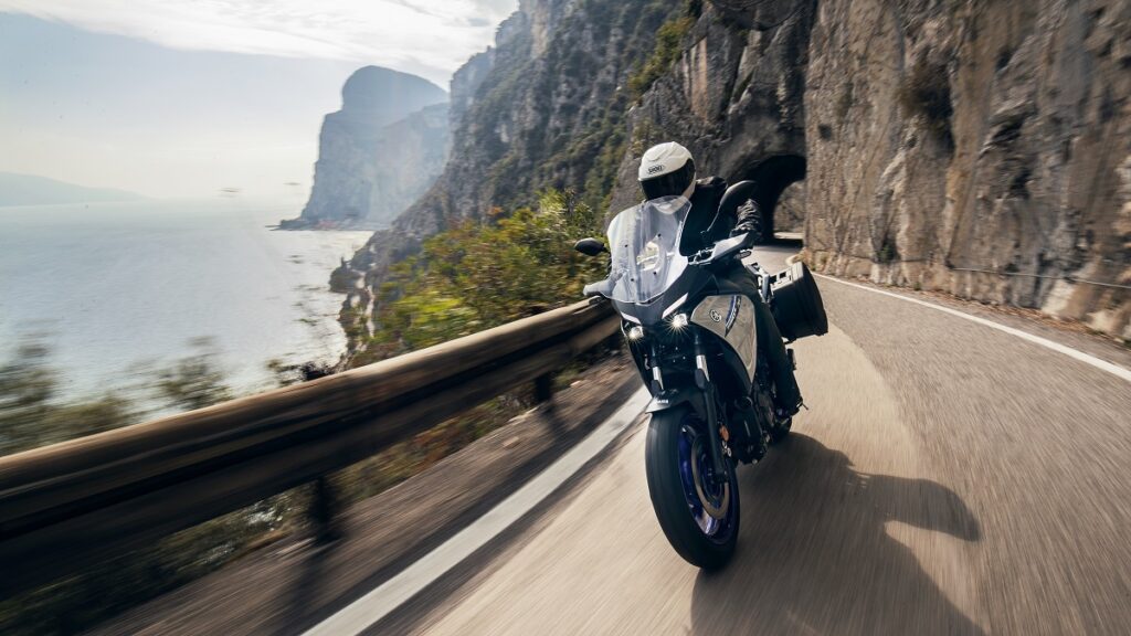 Esta es la inteligente fórmula para que una marca histórica como Yamaha se mantenga en primera fila frente a la avalancha de motos chinas 11 Yamaha tracer7 2024
