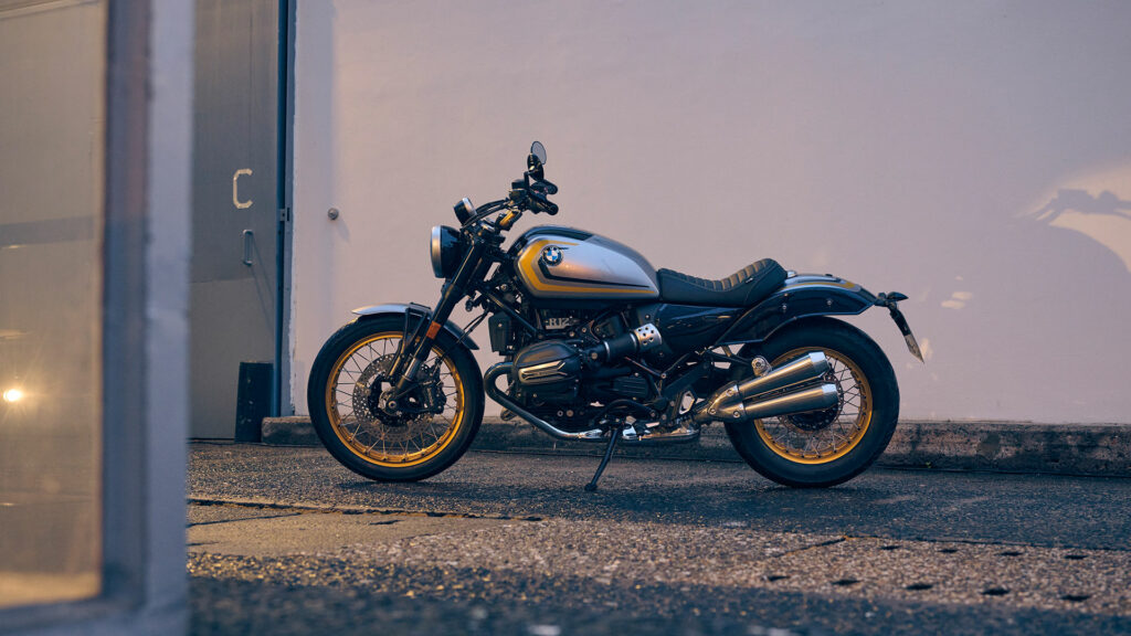La nueva BMW R 12 es una 'mini R 18' más potente, más ligera y con el mismo aspecto clásico 2 bmw-r-12-2023-11