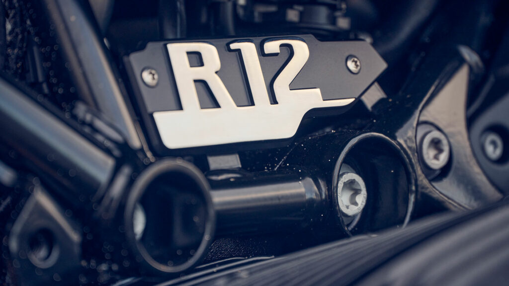 La nueva BMW R 12 es una 'mini R 18' más potente, más ligera y con el mismo aspecto clásico 3 bmw r 12 2023 18