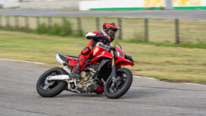 Fotos de la Ducati Hypermotard 698 Mono 2024