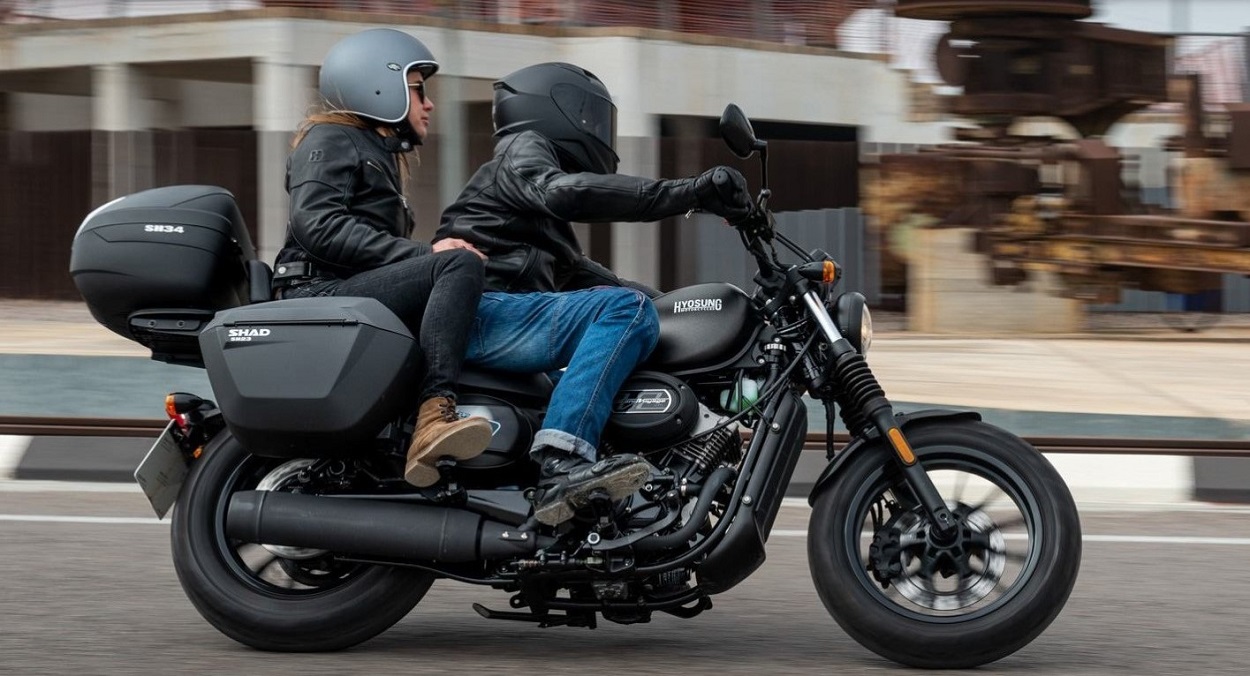 Fotos de las custom Hyosung Bobber para carnet de coche B y A2