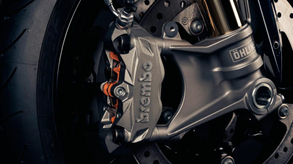 Indian lanza una versión especial de la FTR 1200 con mucha fibra de carbono 12 indian ftr x 100 r carbon 2024 22
