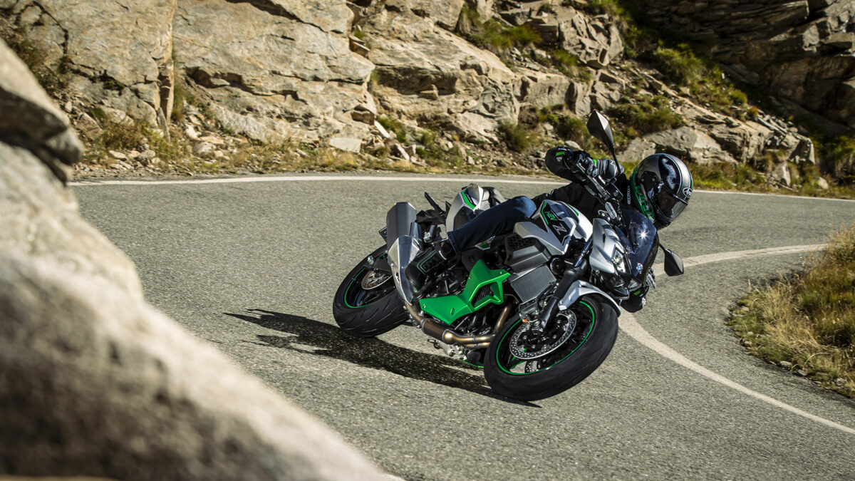 La reciente gama híbrida de Kawasaki crece con la nueva Z 7 Hybrid 2024