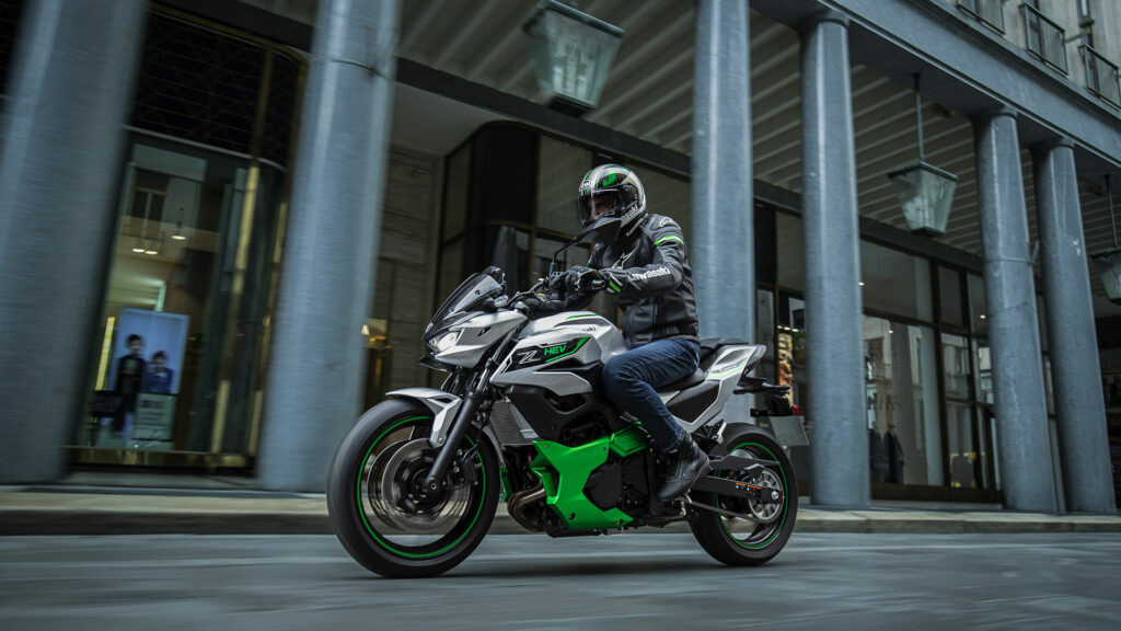 La reciente gama híbrida de Kawasaki crece con la nueva Z 7 Hybrid 2024 11 kawasaki z 7 hybrid 2024 2