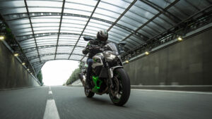 Fotos de las Kawasaki Z 7 Hybrid y Ninja 7 Hybrid
