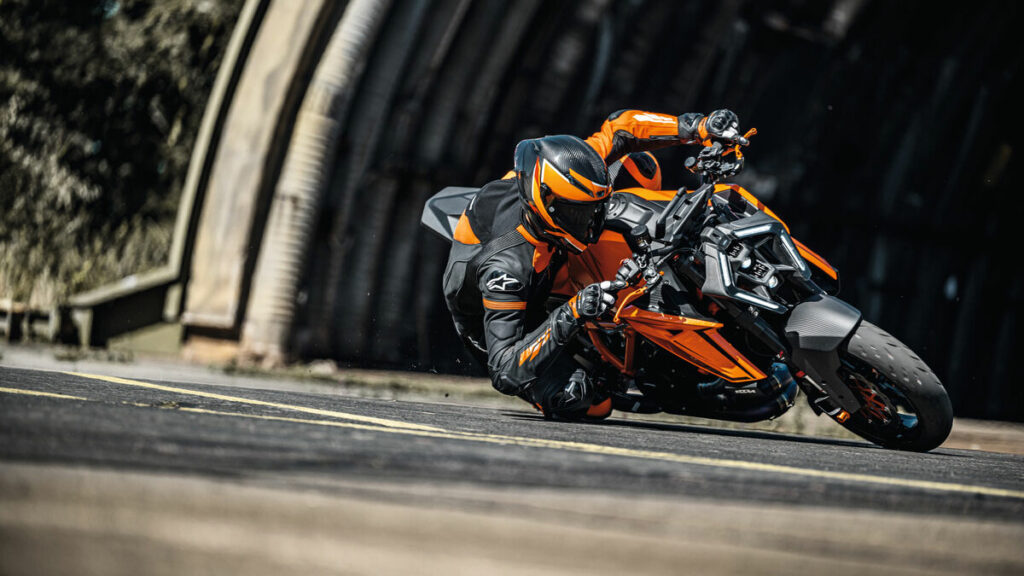 La nueva KTM 1390 Super Duke R es la nueva bestia de la marca naranja 12 ktm-1390-super-duke-r-evo-3