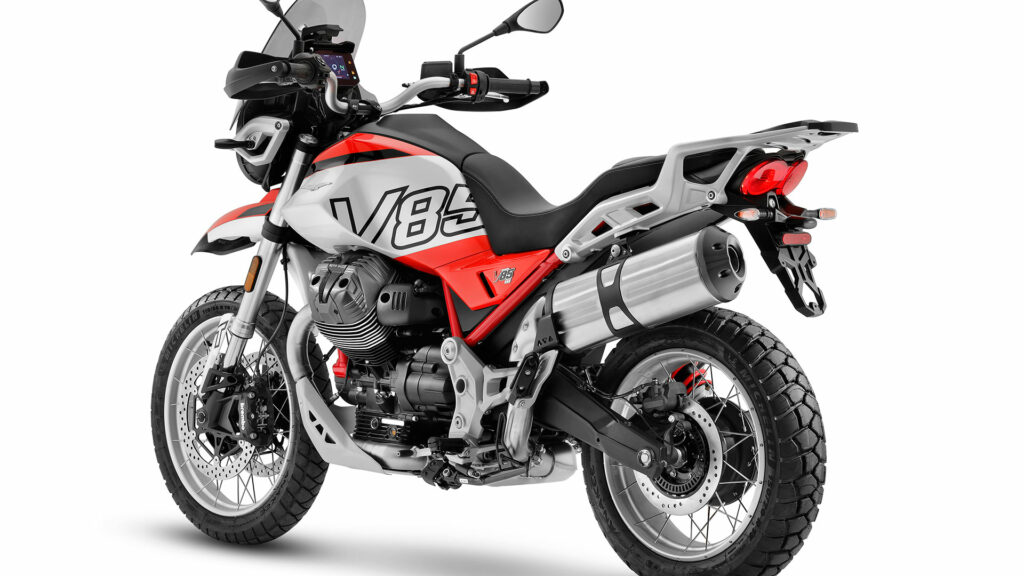 La Moto Guzzi V85 2024 se presenta con una gama totalmente renovada y una versión exclusivamente asfáltica 13 moto guzzi v85 tt 2024 5