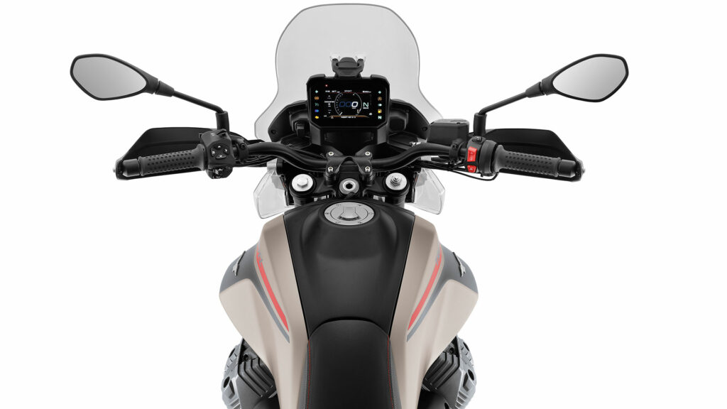 La Moto Guzzi V85 2024 se presenta con una gama totalmente renovada y una versión exclusivamente asfáltica 12 moto guzzi v85 tt travel 2024 6