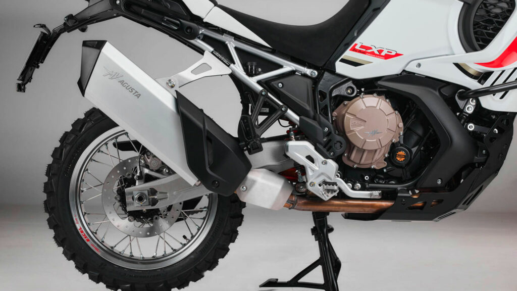 La esperada trail adventure de MV Agusta confirma su cambio de nombre y una edición especial cargada de equipamiento 12 mv agusta lxp orioli edicion limitada 4