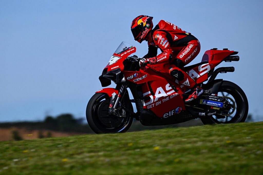 El ADN de la seguridad explicado por Dainese 15 pol espargaro en los test de pretemporada foto cordon press 001
