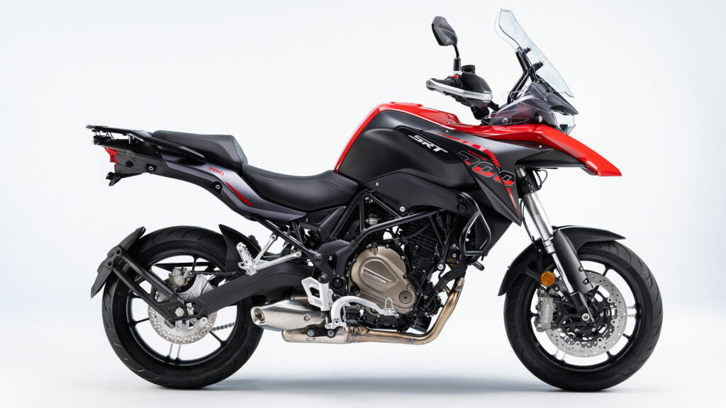La gama al completo de QJ Motor está en oferta... ¡hasta final de año! 11 qj-motor-srt700-onroad-1