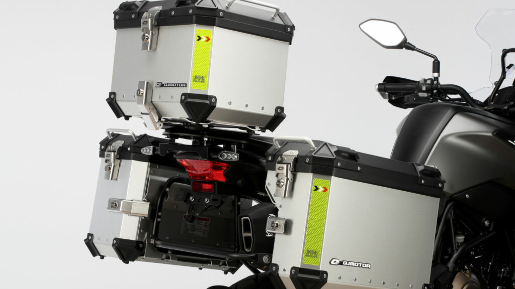 QJ Motor diversifica aún más su gama trail con la nueva SRT 700 On Road 13 qj-motor-srt-700-onroad-24