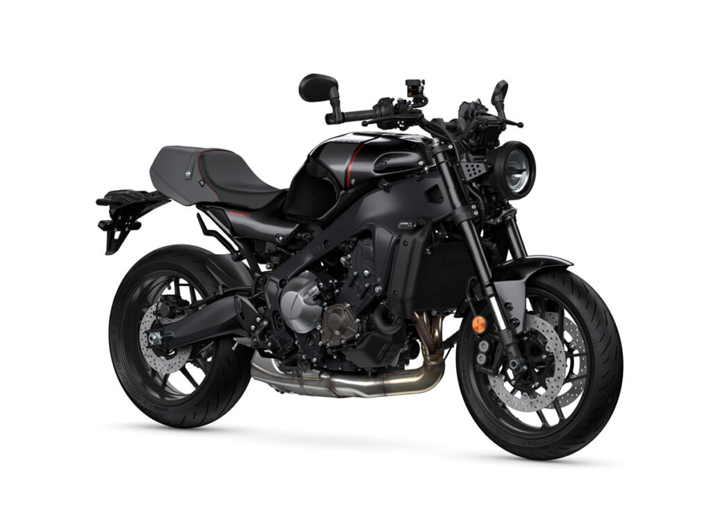 La Yamaha XSR900 es la moto perfecta para nostálgicos con la que, además, te ahorras 1.200 euros y el precio del seguro 11 Yamaha XSR900 35 kW 2023