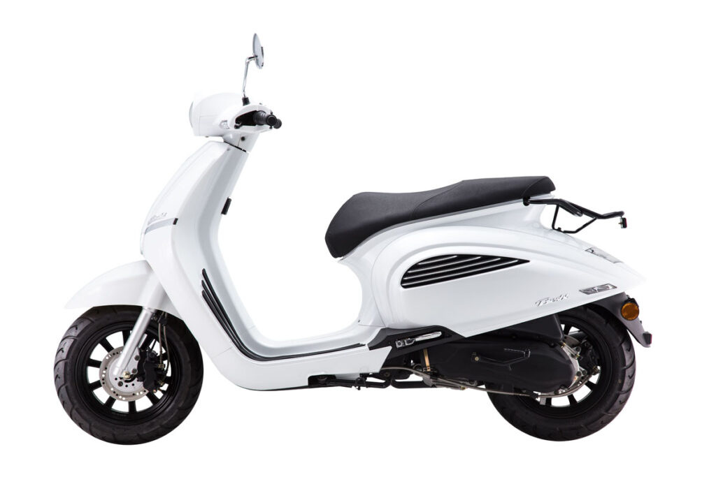 Este es el precio del Suzuki Avenis y los scooter 125 rivales 12 Daelim Besbi 125