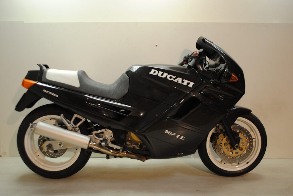 Las motos deportivas de 1992 que hicieron historia (I) 15 Ducati Paso 907ie
