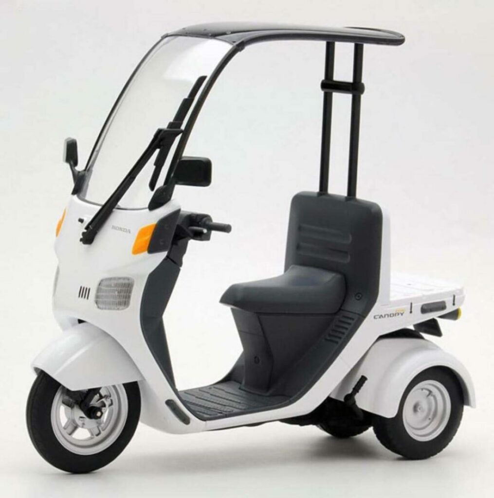 Motos con techo, ¿una idea genial o un error? 11 Honda Gyro Canopy