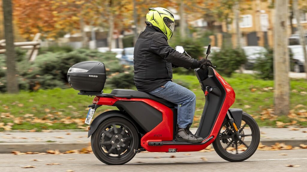 Este es el precio del VMoto Soco F01 y los scooter eléctricos rivales 11 VMoto Soco F01