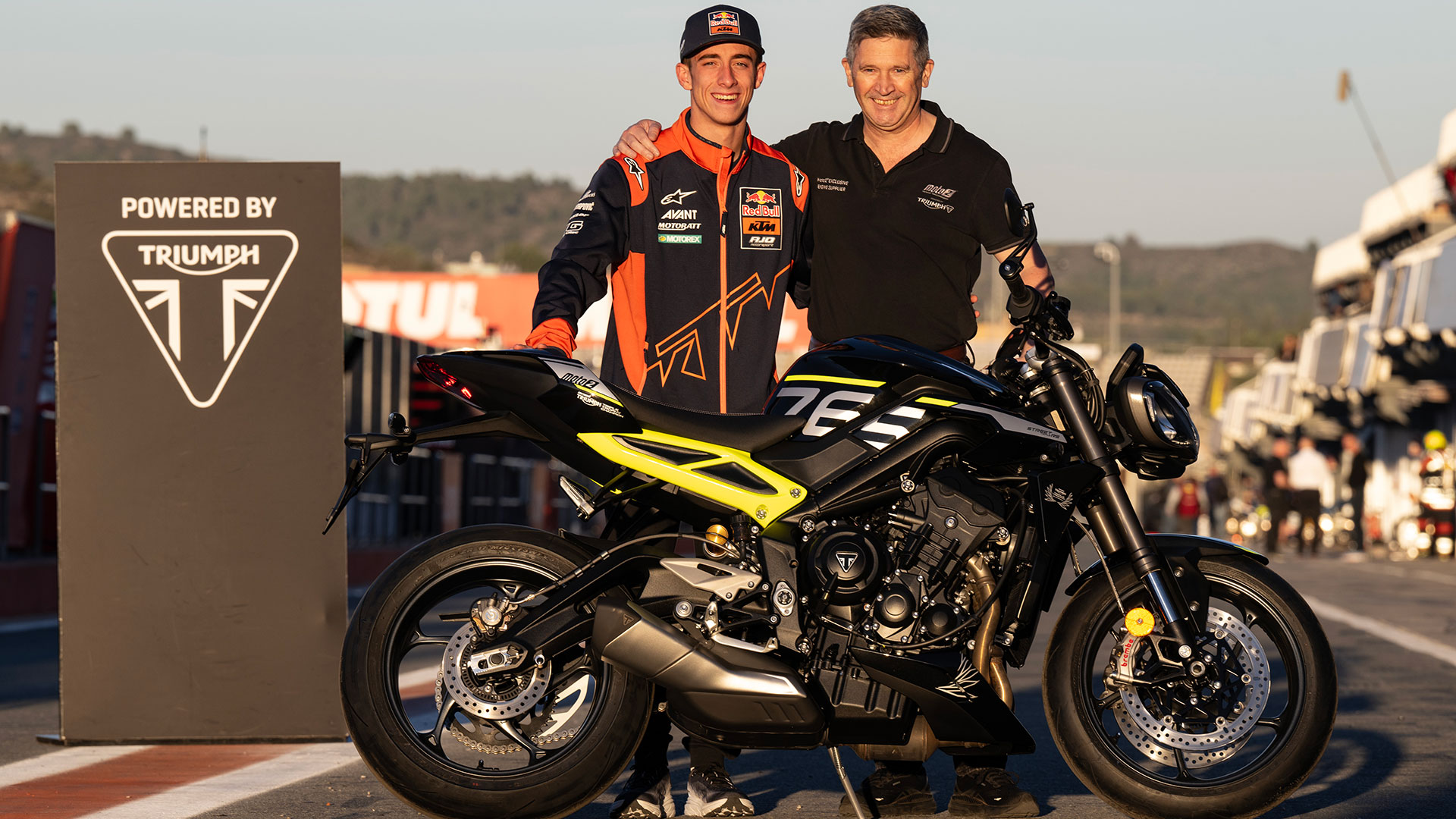 Pedro Acosta se lleva a casa una Triumph Street Triple 765 RS personalizada 8 NdP_Triumph_TTTT2023_0021