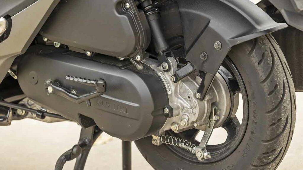 Rodando con el Suzuki Avenis 125, el scooter ligero de nueva generación 13 Suzuki Avenis 125 2023 17