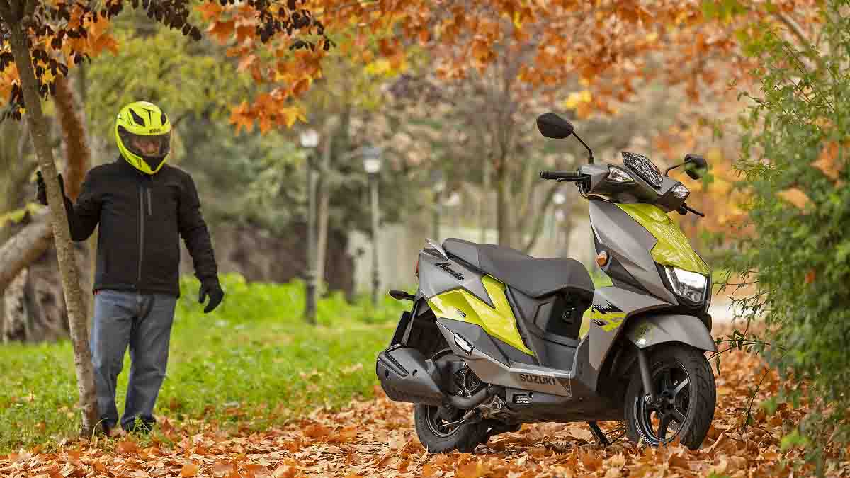 Suzuki Avenis 125 gris y verde, 2023