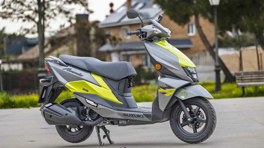 Rodando con el Suzuki Avenis 125, el scooter ligero de nueva generación 12 Suzuki Avenis 125 2023 21