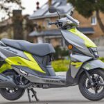 Suzuki Avenis 125 gris y verde, 2023