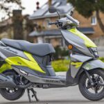 Suzuki Avenis 125 gris y verde, 2023