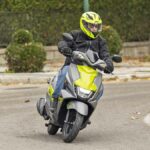 Suzuki Avenis 125 gris y verde, 2023