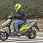 Suzuki Avenis 125 gris y verde, 2023