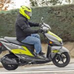 Suzuki Avenis 125 gris y verde, 2023