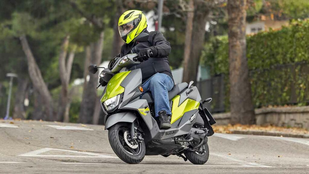 Rodando con el Suzuki Avenis 125, el scooter ligero de nueva generación 17 Suzuki Avenis 125 2023 32