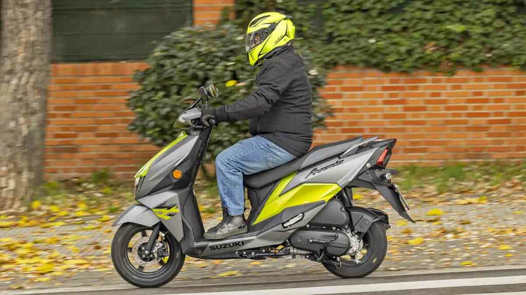 Rodando con el Suzuki Avenis 125, el scooter ligero de nueva generación 19 Suzuki Avenis 125 2023 35