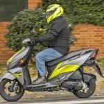 Suzuki Avenis 125 gris y verde, 2023