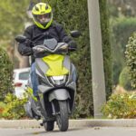 Suzuki Avenis 125 gris y verde, 2023