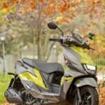 Suzuki Avenis 125 gris y verde, 2023