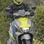 Suzuki Avenis 125 gris y verde, 2023