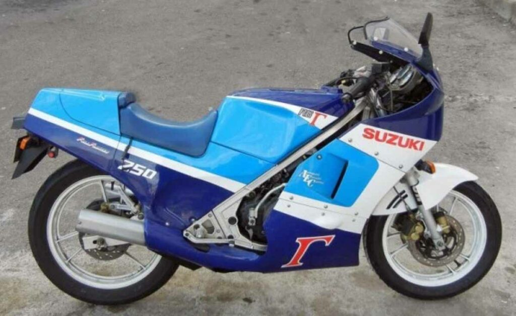 La corta historia de las motos deportivas 250 2T que nos hicieron soñar (I) 16 Suzuki RG250