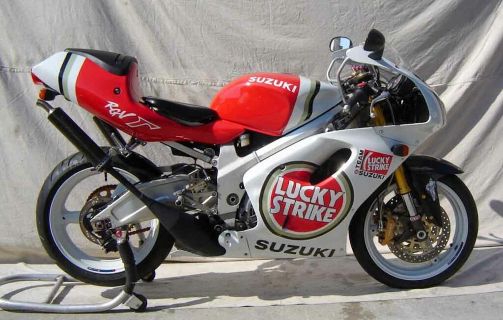 La corta historia de las motos deportivas 250 2T que nos hicieron soñar (II) 22 Suzuki RGV250 VJ23