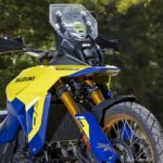 Suzuki V-Strom 800, amarrillo y azul con maletas, 2023