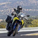 Suzuki V-Strom 800, amarrillo y azul con maletas, 2023