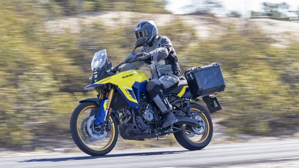 Suzuki V-Strom 800, amarrillo y azul con maletas, 2023