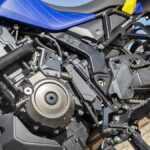 Suzuki V-Strom 800, amarrillo y azul con maletas, 2023