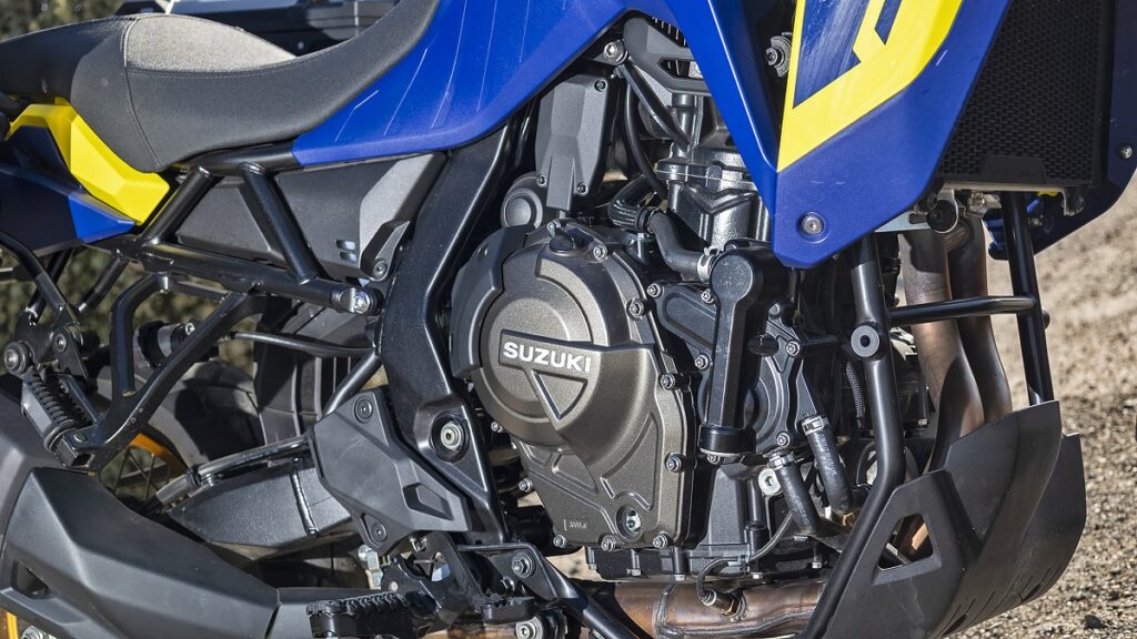 Suzuki V-Strom 800, amarrillo y azul con maletas, 2023