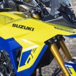 Suzuki V-Strom 800, amarrillo y azul con maletas, 2023