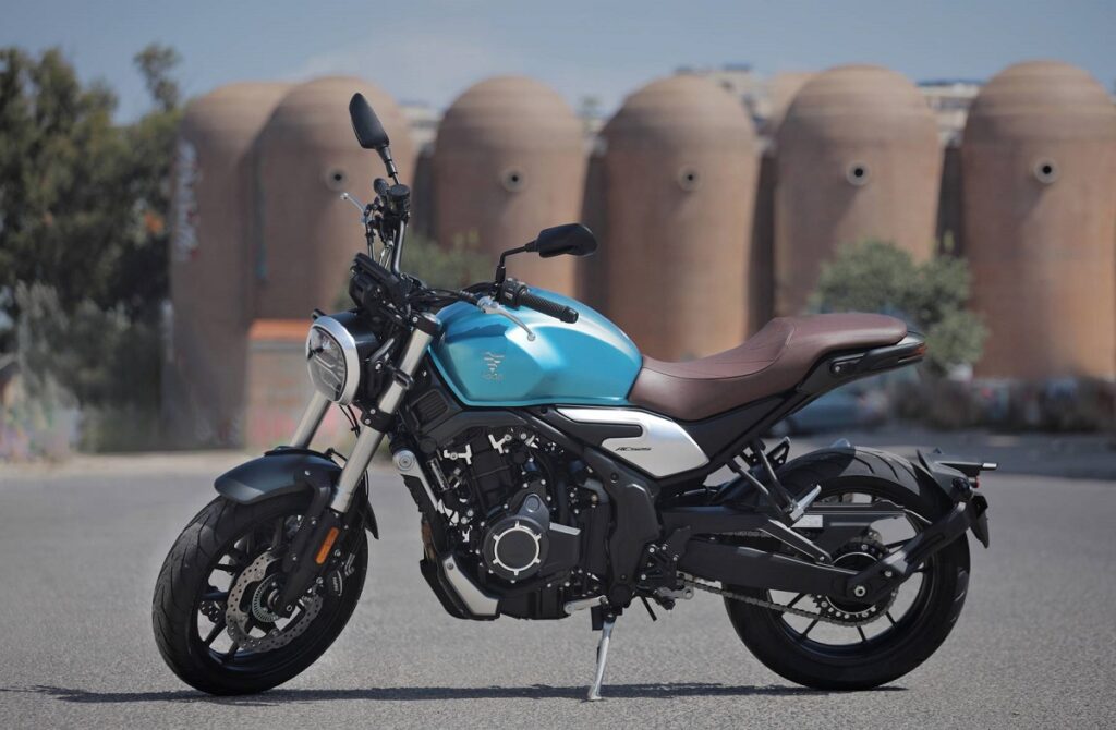 Con la Voge 525AC y 525ACX te ahorras 500 euros, te llevas el seguro gratis y 5 años de garantía 11 VOGE 525AC 2023 azul
