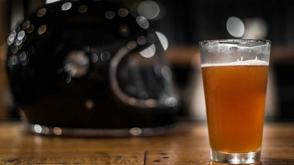 Los cambios de la DGT: rebajará la tasa de alcohol para noveles y habrá que tener 16 años para llevar un patinete 1 alcoholemia-moto-istockphoto-formulamoto