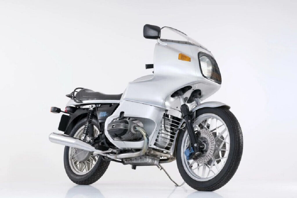 Primer carenado integral en moto de serie, BMW R 100 RS