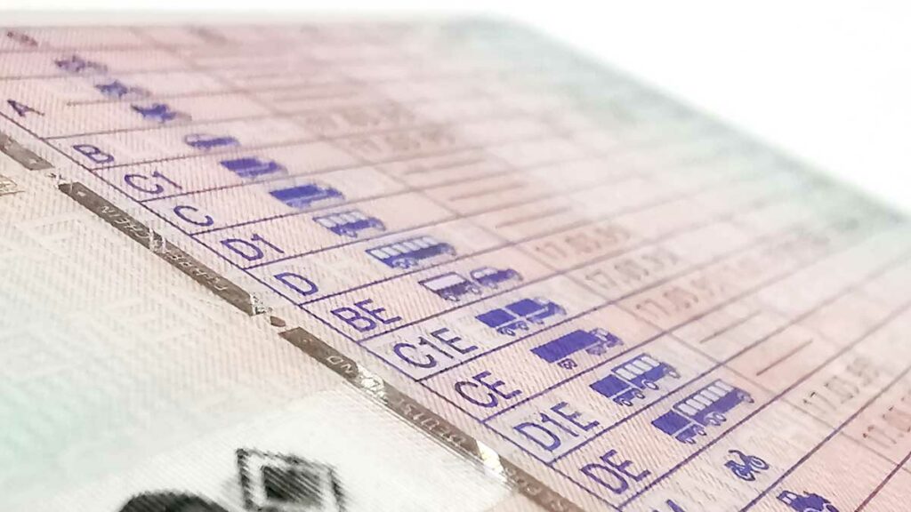 ¿Cómo se recuperan los puntos del carnet de conducir de moto? 10 carnet-de-conducir-moto