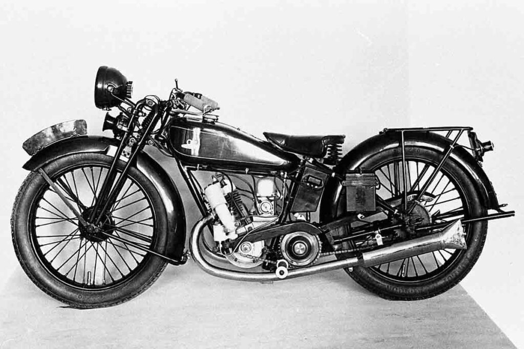 Entre motos y coches (I): Marcas de coches que no sabías que hicieron motos desde 1898 15 Fotos entre motos y coches (I): marcas de coches que hicieron motos